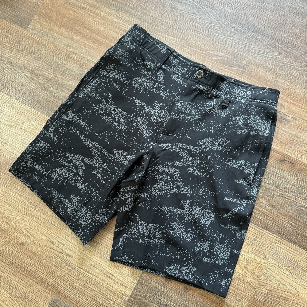 Under‎ Armour Men's UA Golf Camouflage Printed Short Size 32 MSRP $70.00 NWT.